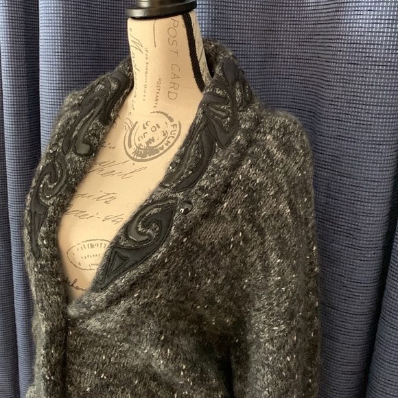 I.B. Diffusion Sweater - Picture 2 of 3